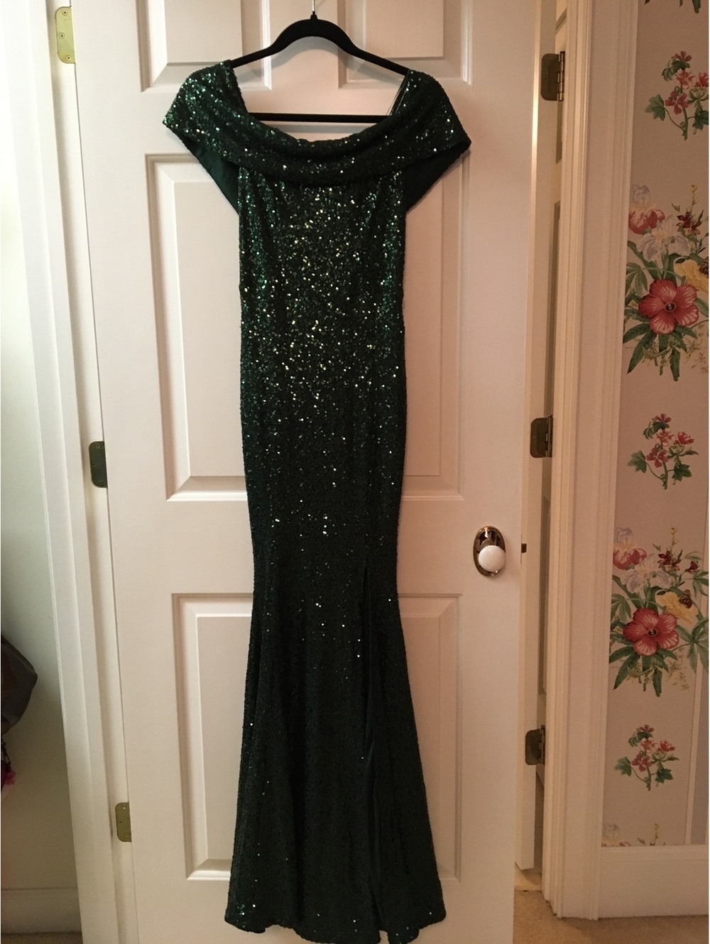 Baltic Born Elegant Off-Shoulder Green Sequin Evening Gown Dress Size S
